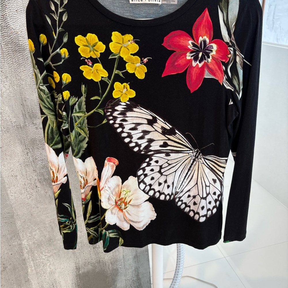 Alice + Olivia Delaina Long Sleeve Top - Picture 3 of 8
